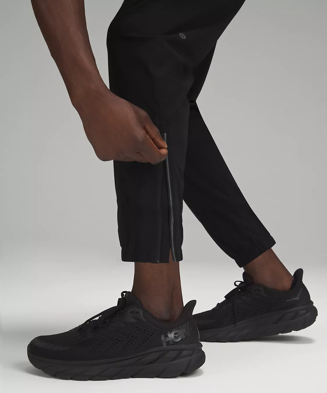 Surge Jogger Regular - Black